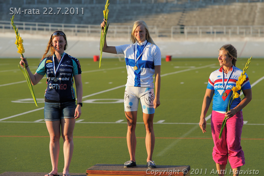 _DSC5360.jpg - Naiset 500 m aika-ajo: 1. Virva Koski, LeGo, 2. Jenni Kukkonen, KiiRi ja 3. Sabine Haavisto, CCH