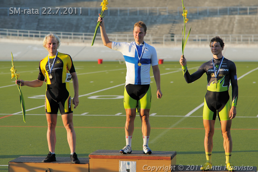 _DSC5377.jpg - Miehet 15 km linja-ajo: 1. Ilari Kahila, TWL, 2. Mika Simola, TuUL ja 3. Risto Aaltio, TWL