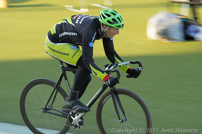 _DSC8545.jpg - Ratapyöräilykilpailut Helsingin Velodromilla