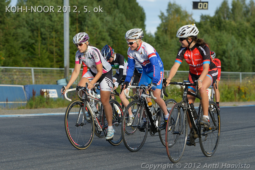 _DSC0810.jpg - Veera Väkevä, CCH, Jonne Itkonen, CCH ja Karoliina Räsänen, HyPy
