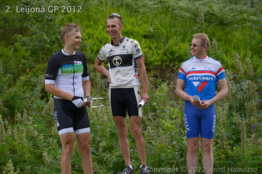 _DSC0467.jpg - M-40, 41 km: 1. Jari Valkama, HlTarmo, 2. Raimo Taavitsainen, CCH ja 3. Janne Elkala, TWD